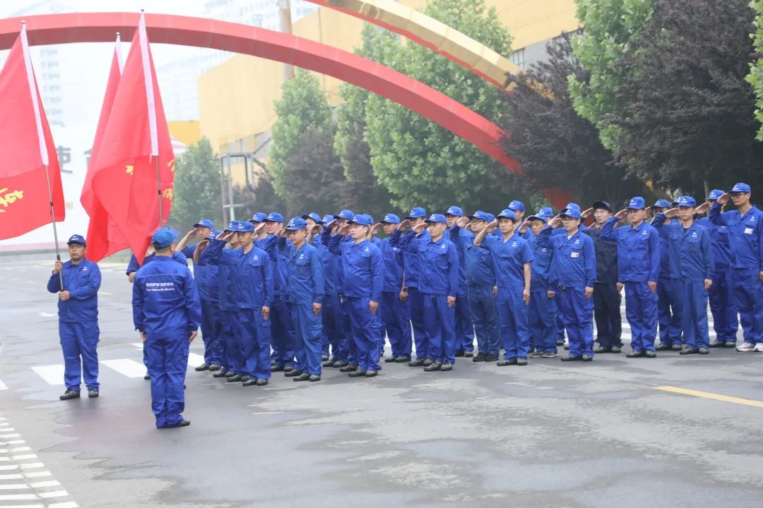 衛(wèi)輝市第一支企業(yè)民兵連成立！